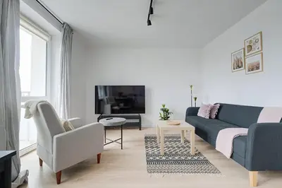 Telewizja i/lub zestaw kina domowego w obiekcie Urban Oasis Private Apartment with Palace of Culture View