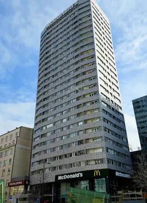 Budynek, w którym mieści się apartament