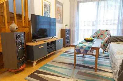 Telewizja i/lub zestaw kina domowego w obiekcie Monicasa Szczęśliwice
