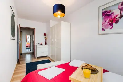Łóżko lub łóżka w pokoju w obiekcie ShortStayPoland Grodkowska (B114)