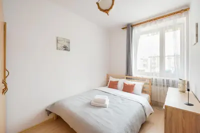 Łóżko lub łóżka w pokoju w obiekcie Plac Wilsona Euphony Apartment by BookingHost