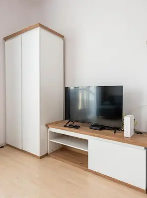 Telewizja i/lub zestaw kina domowego w obiekcie Plac Wilsona Euphony Apartment by BookingHost