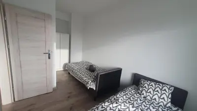Łóżko lub łóżka w pokoju w obiekcie Pokoje Oszmiańska