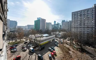 Widok na miasto Warszawa z tego apartamentu