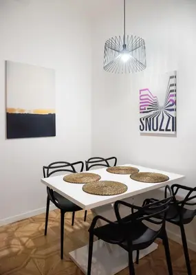 Plan piętra w obiekcie Old Town Basilisk Apartment by BookingHost