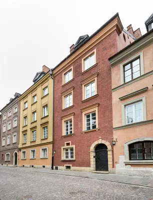 Budynek, w którym mieści się apartament