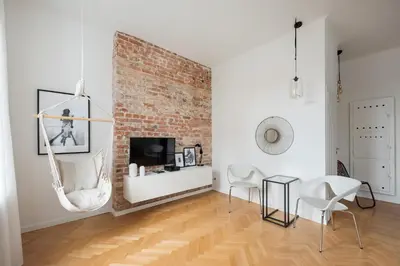Telewizja i/lub zestaw kina domowego w obiekcie Old Town Basilisk Apartment by BookingHost