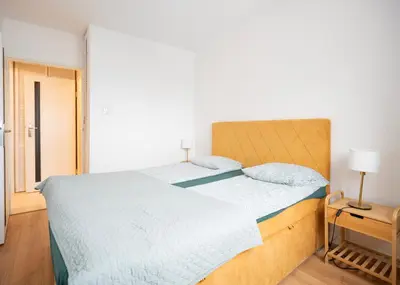 Łóżko lub łóżka w pokoju w obiekcie First Green Żoliborz apartament 7
