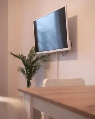 Telewizja i/lub zestaw kina domowego w obiekcie First Green Żoliborz apartament 7
