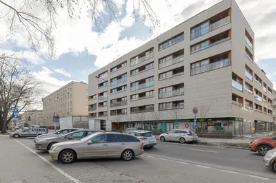 Budynek, w którym mieści się apartament