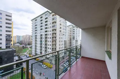 Plan piętra w obiekcie Bukowińska 12 Prywatne mieszkanie 80m2 z dwiema sypialniami i balkonem 2x bezpłatne miejsca parkingowe Samodzielne Zameldowanie! Private Garage! Self Check-in System!