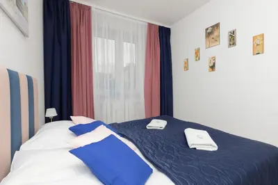 Łóżko lub łóżka w pokoju w obiekcie Family Apartment Bogatyńska Bemowo by Noclegi Renters
