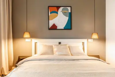 Łóżko lub łóżka w pokoju w obiekcie Nowolipki - Apartament w Centrum - 55m2, szybkie WI-FI & TV