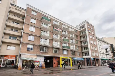 Budynek, w którym mieści się apartament