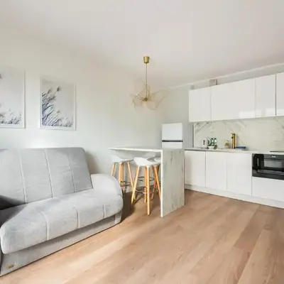 Chmielna Marble City Centre Apartment by BookingHost