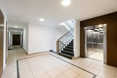 Plan piętra w obiekcie Wilanów Violet Apartment by BookingHost