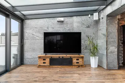 Telewizja i/lub zestaw kina domowego w obiekcie Willa pod Warszawą & SPA & Grota Solna