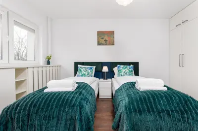 Łóżko lub łóżka w pokoju w obiekcie Broniewskiego 24A by Homeprime