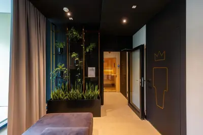 Plan piętra w obiekcie Luxurious Unique Tower Apartment with City Skyline by Renters Prestige