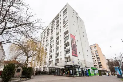 Budynek, w którym mieści się apartament