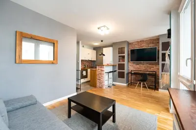 Telewizja i/lub zestaw kina domowego w obiekcie Ratusz Arsenał Modern City Apartment by BookingHost