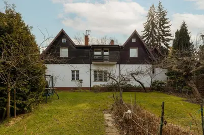 Ogród w obiekcie Quiet Bemowo House with Garden by Noclegi Renters
