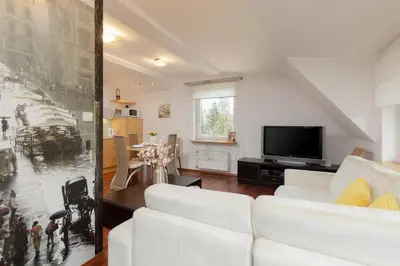 Telewizja i/lub zestaw kina domowego w obiekcie Quiet Bemowo House with Garden by Noclegi Renters