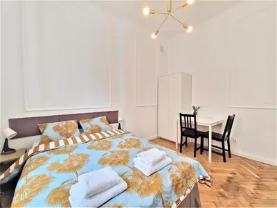Łóżko lub łóżka w pokoju w obiekcie J&W Apartments Świętojańska Rooms