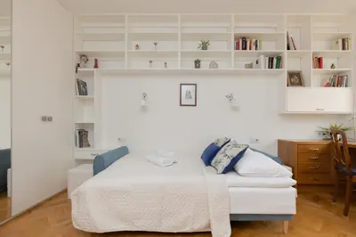 Łóżko lub łóżka w pokoju w obiekcie Koszykowa Sunny Studio by Noclegi Renters