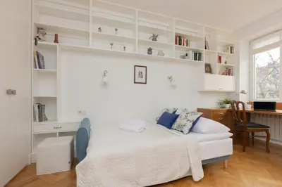 Łóżko lub łóżka w pokoju w obiekcie Koszykowa Sunny Studio by Noclegi Renters