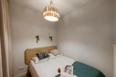 Łóżko lub łóżka w pokoju w obiekcie ShortStayPoland Jagiellońska (B122)