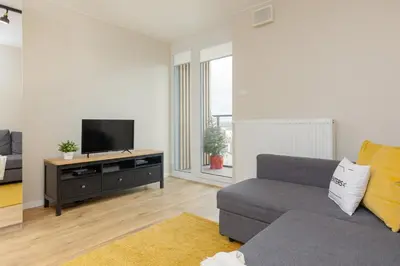 Telewizja i/lub zestaw kina domowego w obiekcie Pet-Friendly Studio Kokoryczki by Noclegi Renters