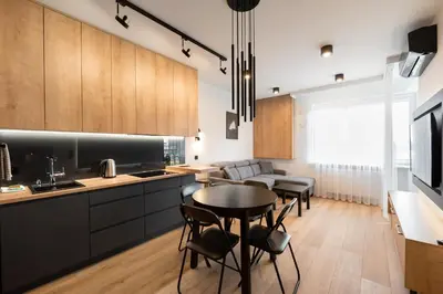 Kuchnia lub aneks kuchenny w obiekcie Żoliborz Obsidian Apartment by BookingHost
