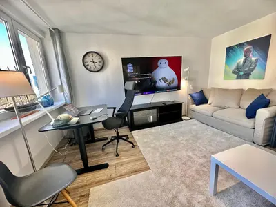 Telewizja i/lub zestaw kina domowego w obiekcie WHITE 2 metro WiFi 600 Mbs 75'TV Netflix, Disney+ HBO