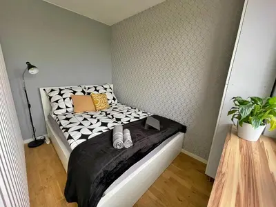Łóżko lub łóżka w pokoju w obiekcie Szucha 27 - Royal Łazienki Flat