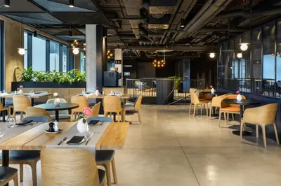 Restauracja lub miejsce do jedzenia w obiekcie Barceló Warsaw Powiśle