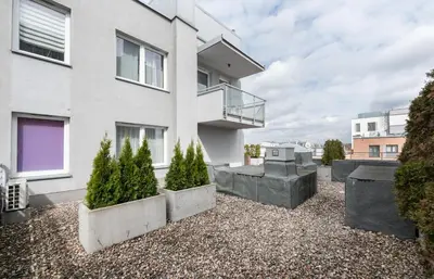 Część wypoczynkowa w obiekcie New Praga Urban Modern Apartment by BookingHost