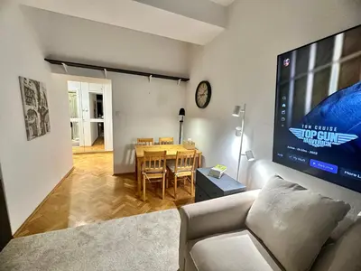 Część wypoczynkowa w obiekcie CITY metro WiFi 1Gbs 75'TV Netflix HBO Disney