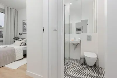 Łazienka w obiekcie Spacious Apartment with Panoramic View of Warsaw by Noclegi Renters