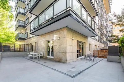 Budynek, w którym mieści się apartament