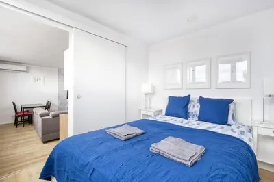 Łóżko lub łóżka w pokoju w obiekcie Central Family Apartment