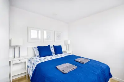 Łóżko lub łóżka w pokoju w obiekcie Central Family Apartment