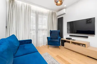 Telewizja i/lub zestaw kina domowego w obiekcie Skierniewicka 34 by Homeprime