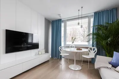 Telewizja i/lub zestaw kina domowego w obiekcie Apartament Bielany 3 min from metro with 5-meals per day diet catering, air conditioning and free parking