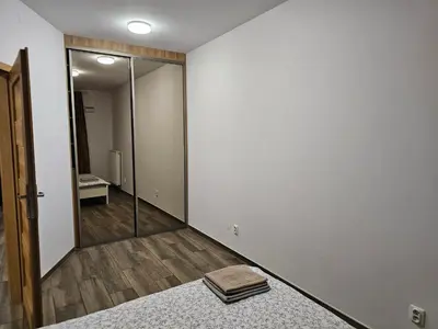 Łóżko lub łóżka w pokoju w obiekcie Stylish Newly Renovated 1BR Apartment with Free Parking near Arkadia