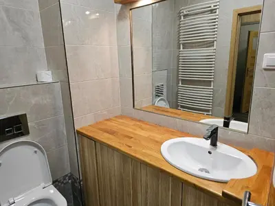 Łazienka w obiekcie Stylish Newly Renovated 1BR Apartment with Free Parking near Arkadia