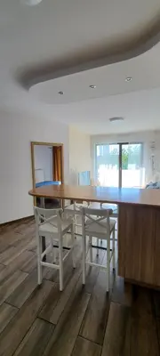 Plan piętra w obiekcie Stylish Newly Renovated 1BR Apartment with Free Parking near Arkadia