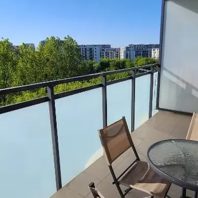 Stylish Newly Renovated 1BR Apartment with Free Parking near Arkadia