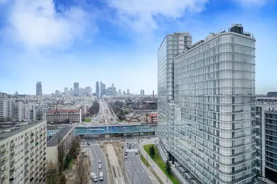 Widok na miasto Warszawa z tego apartamentu