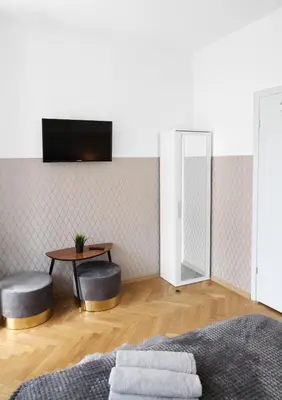 Telewizja i/lub zestaw kina domowego w obiekcie ClickTheFlat Three Crosses Square Apart Rooms